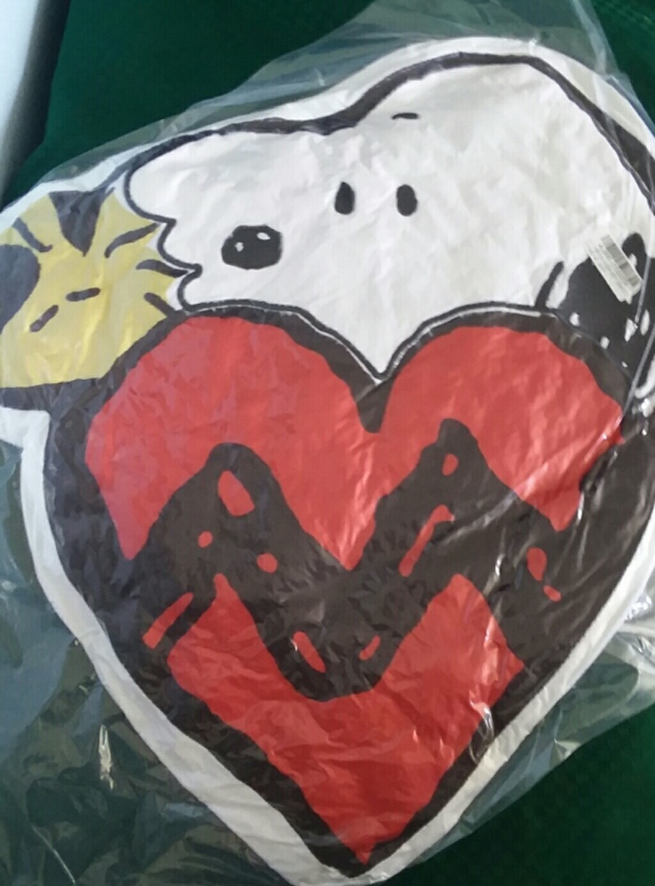 SNOOPY HEART DIE CUT HYOKKORI PILLOW